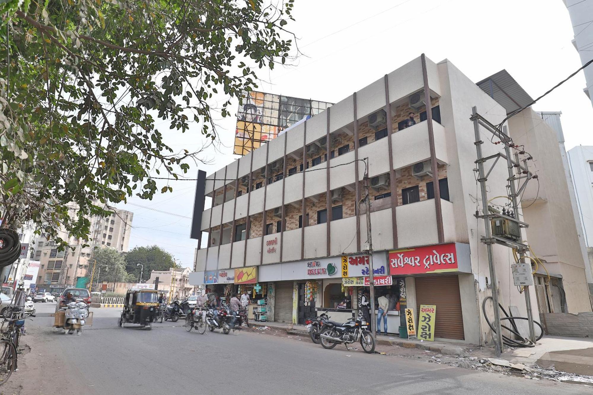 Nova Hotel Star Palace Rajkot Esterno foto