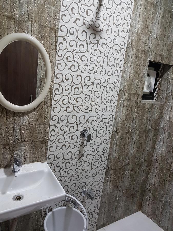 Nova Hotel Star Palace Rajkot Esterno foto