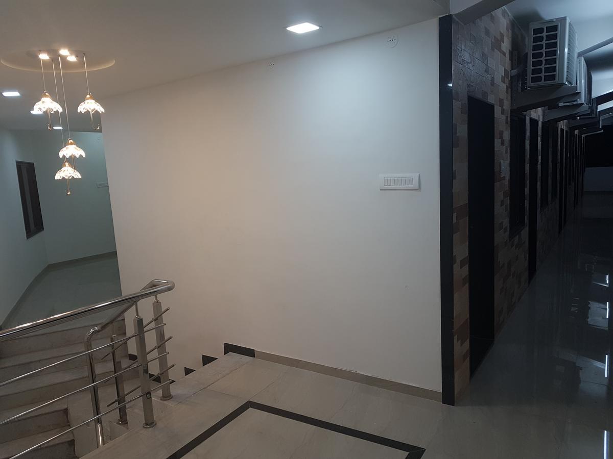 Nova Hotel Star Palace Rajkot Esterno foto