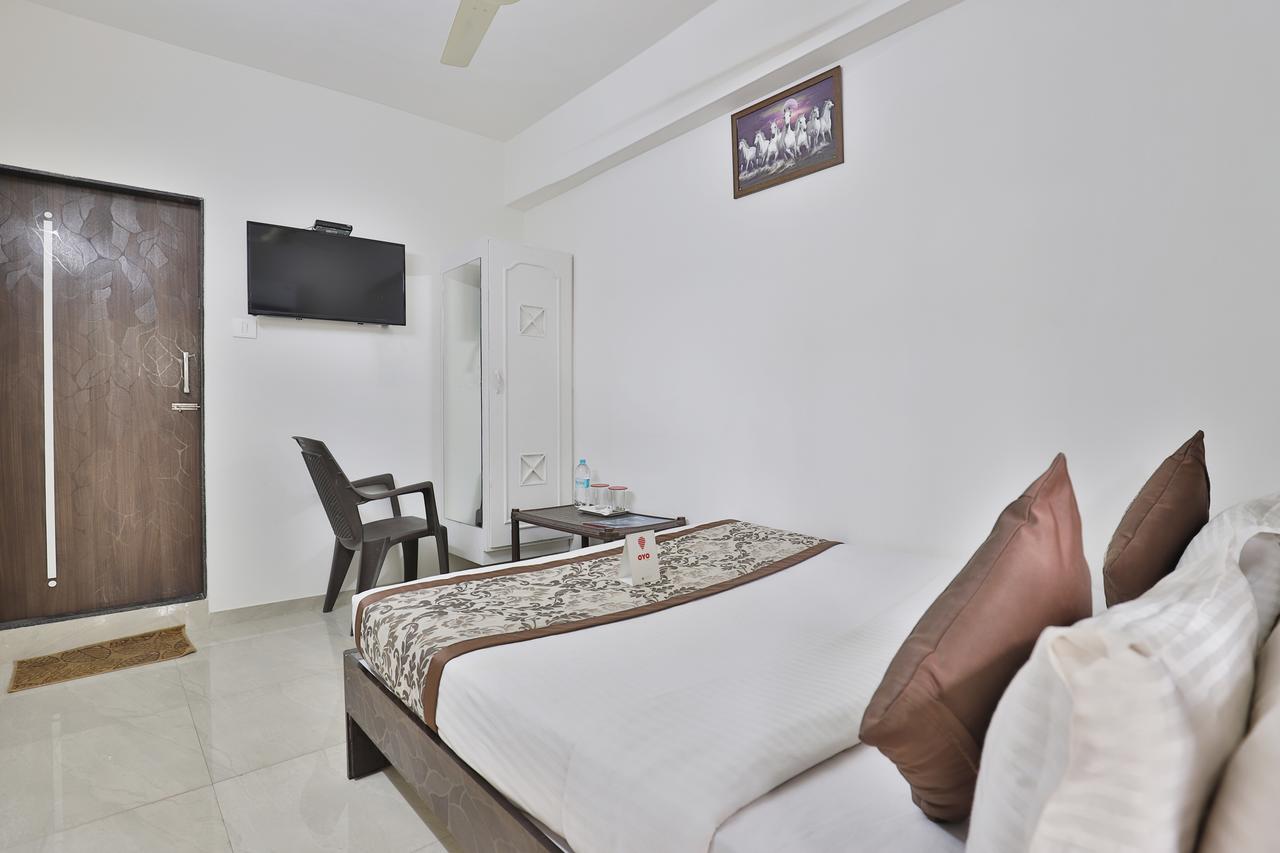 Nova Hotel Star Palace Rajkot Esterno foto