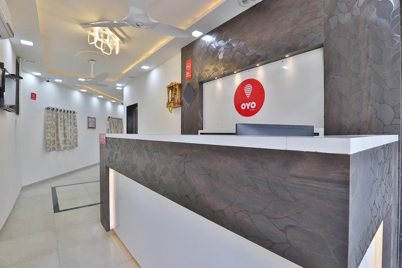 Nova Hotel Star Palace Rajkot Esterno foto