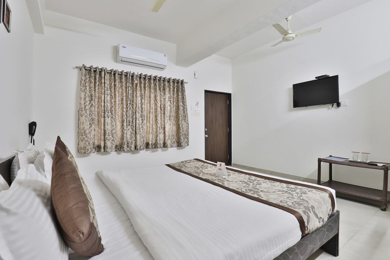 Nova Hotel Star Palace Rajkot Esterno foto