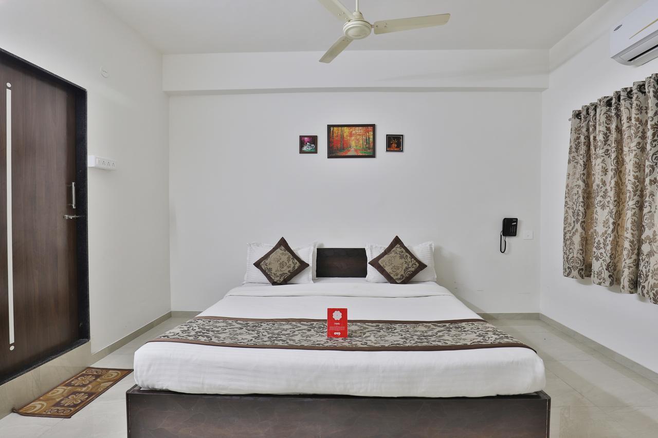 Nova Hotel Star Palace Rajkot Esterno foto