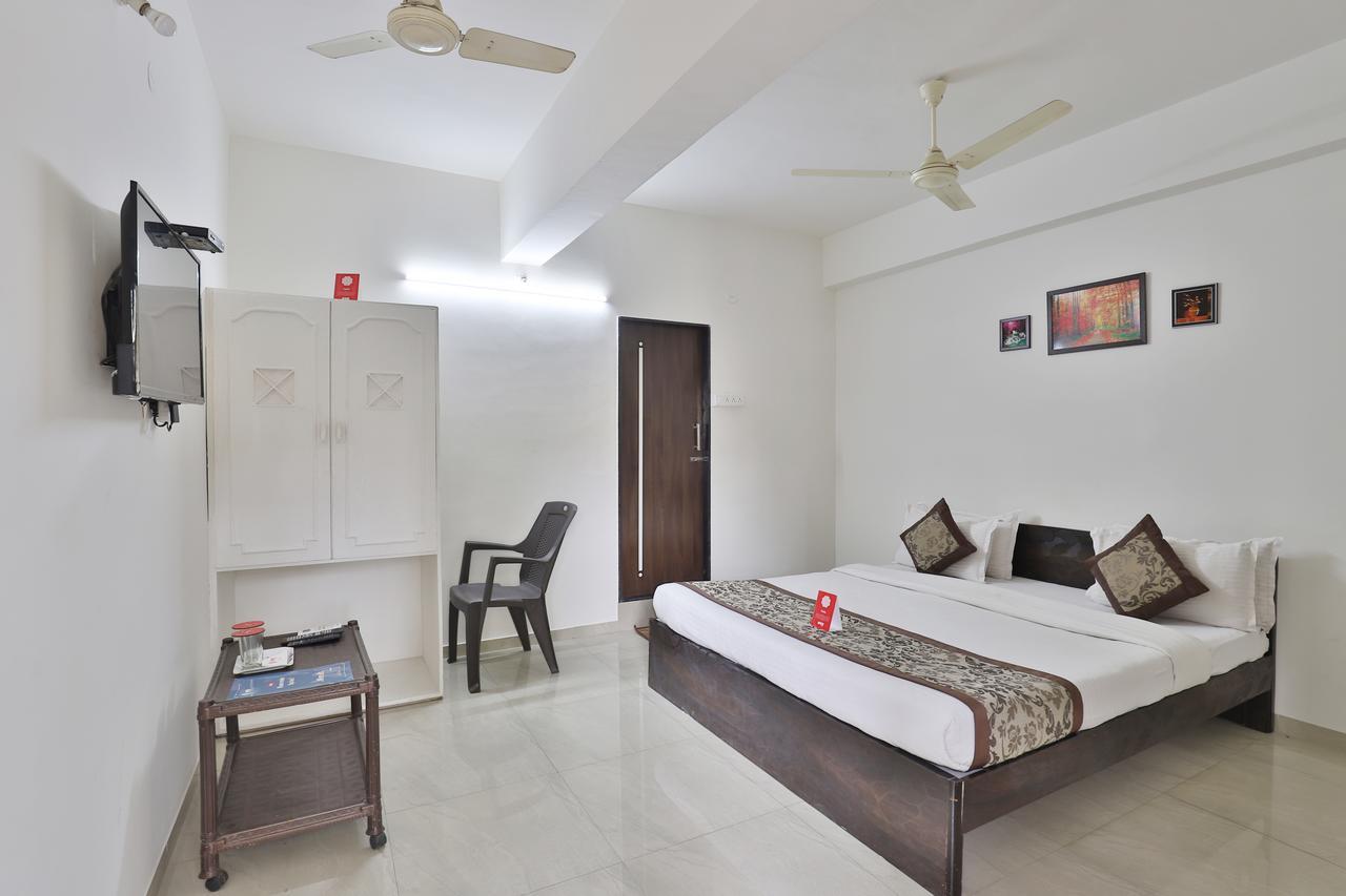Nova Hotel Star Palace Rajkot Esterno foto