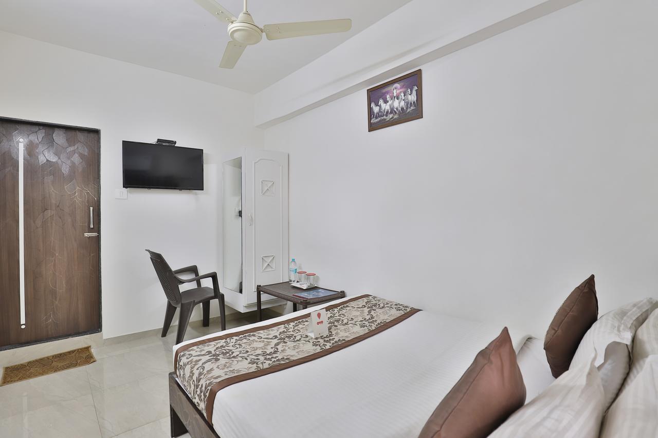 Nova Hotel Star Palace Rajkot Esterno foto