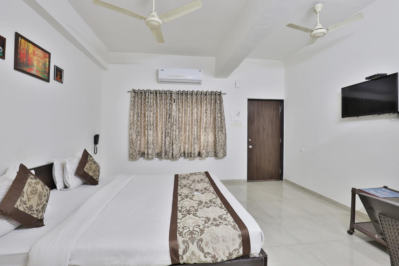 Nova Hotel Star Palace Rajkot Esterno foto