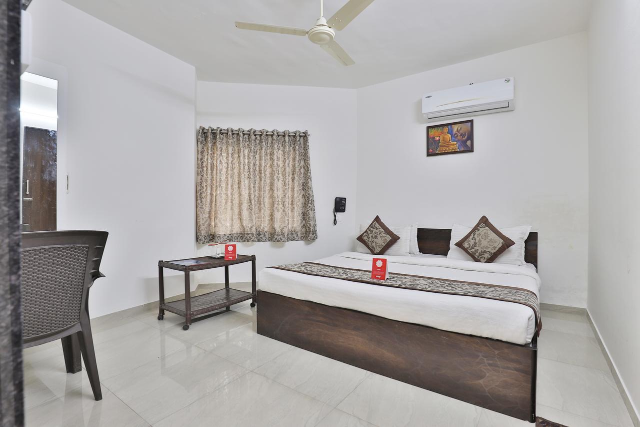 Nova Hotel Star Palace Rajkot Esterno foto
