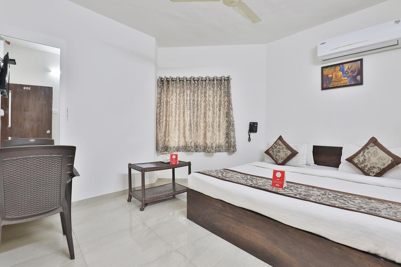Nova Hotel Star Palace Rajkot Esterno foto
