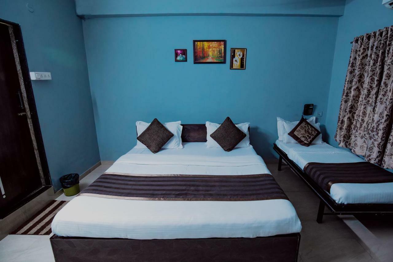 Nova Hotel Star Palace Rajkot Esterno foto