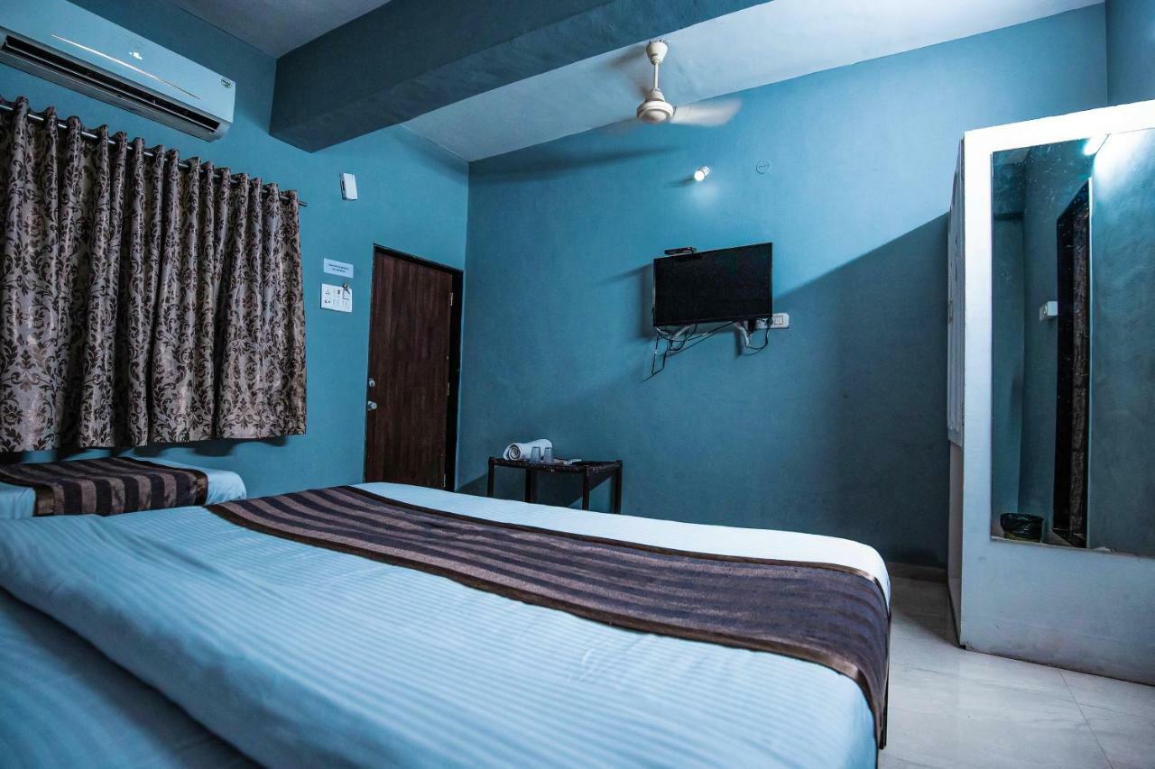 Nova Hotel Star Palace Rajkot Esterno foto