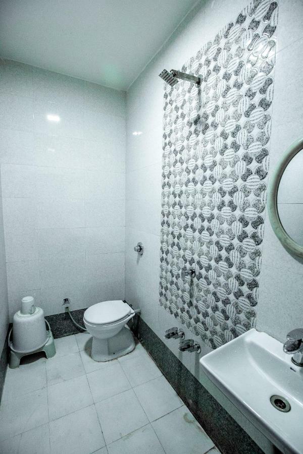 Nova Hotel Star Palace Rajkot Esterno foto