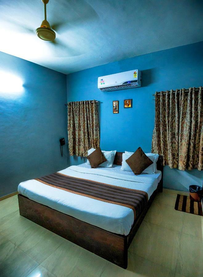 Nova Hotel Star Palace Rajkot Esterno foto
